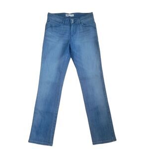 Levi's Medium Wash Mid Rise Jeans. Size 30.